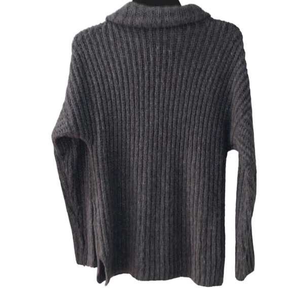 Abercrombie & Fitch Gray Pullover Turtle Neck Sweater Size Medium - Picture 8 of 8